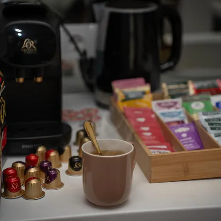 Maison Coloree - Bright And Cozy By Metro And Mall شقة