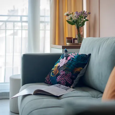 Maison Coloree - Bright And Cozy By Metro And Mall *