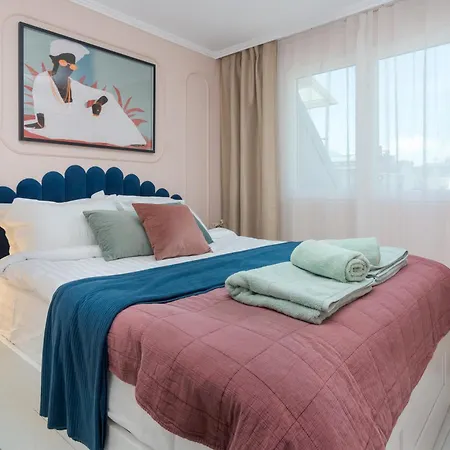 Maison Coloree - Bright And Cozy By Metro And Mall 소피아