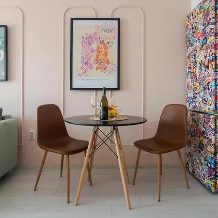 Maison Coloree - Bright And Cozy By Metro And Mall * 소피아