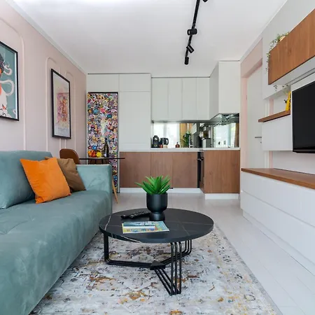 Maison Coloree - Bright And Cozy By Metro And Mall