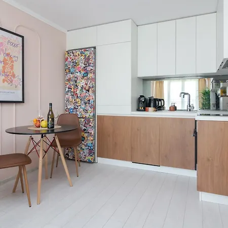 Maison Coloree - Bright And Cozy By Metro And Mall Apartment Sofia