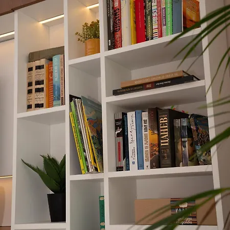 Maison Coloree - Bright And Cozy By Metro And Mall